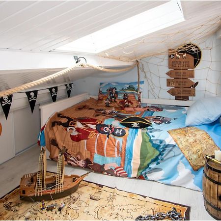"Le Pirate Beneze"Gite Insolite,Situation Ideale,Accueil Attentionne Trizay Экстерьер фото